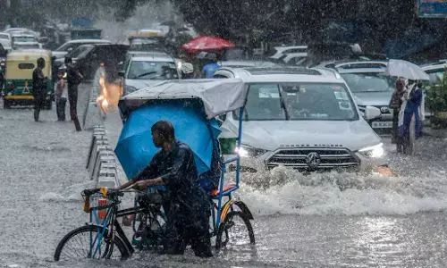 Rain Alert: दिल्ली समेत इन राज्यों में भारी बारिश का अलर्ट, उत्तराखंड और हिमाचल में भूस्खलन की चेतावनी Rain Alert: दिल्ली समेत इन राज्यों में भारी बारिश का अलर्ट, उत्तराखंड और हिमाचल में भूस्खलन की चेतावनी