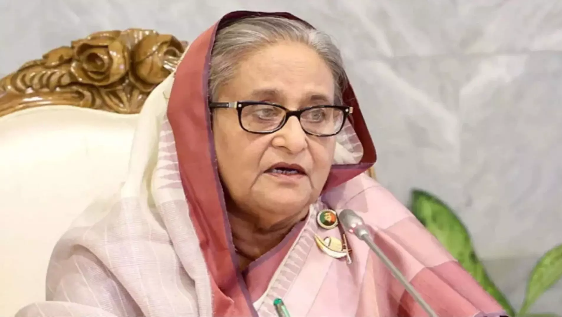 Bangladesh Protest: बांग्लादेश की प्रधानमंत्री शेख हसीना ने दिया इस्तीफा, हिंसा के बीच सेना के हेलीकॉप्टर से छोड़ा देश