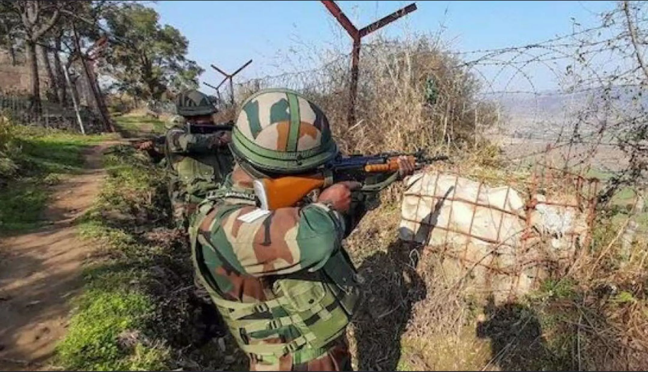 Jammu Kashmir: एलओसी पर सीमा पार से घुसपैठ की कोशिश, सुरक्षा बलों ने की गोलीबारी, सर्च ऑपरेशन जारी Jammu Kashmir: एलओसी पर सीमा पार से घुसपैठ की कोशिश, सुरक्षा बलों ने की गोलीबारी, सर्च ऑपरेशन जारी