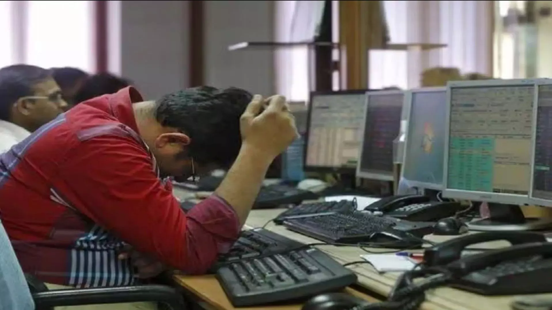 Stock Market Crash: शेयर बाजारों में सुनामी, निवेशकों को लगा 17 लाख करोड़ का चूना, सेंसेक्स 2600 अंक गिरा Stock Market Crash: शेयर बाजारों में सुनामी, निवेशकों को लगा 17 लाख करोड़ का चूना, सेंसेक्स 2600 अंक गिरा