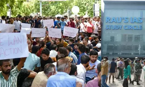 IAS Coaching Deaths: कोचिंग सेंटर्स को लेकर एक्शन में सुप्रीम कोर्ट, कहा- बच्चों की जिंदगी से कर रहे खिलवाड़ IAS Coaching Deaths: कोचिंग सेंटर्स को लेकर एक्शन में सुप्रीम कोर्ट, कहा- बच्चों की जिंदगी से कर रहे खिलवाड़