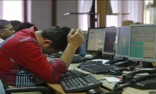 Stock Market Crash: शेयर बाजारों में सुनामी, निवेशकों को लगा 17 लाख करोड़ का चूना, सेंसेक्स 2600 अंक गिरा