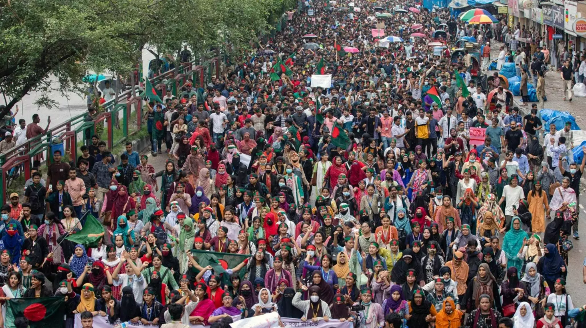 Bangladesh: बांग्लादेश में 20 दिनों में 440 लोगों की मौत, स्थिति को नियंत्रित करने में जुटी बांग्लादेशी सेना