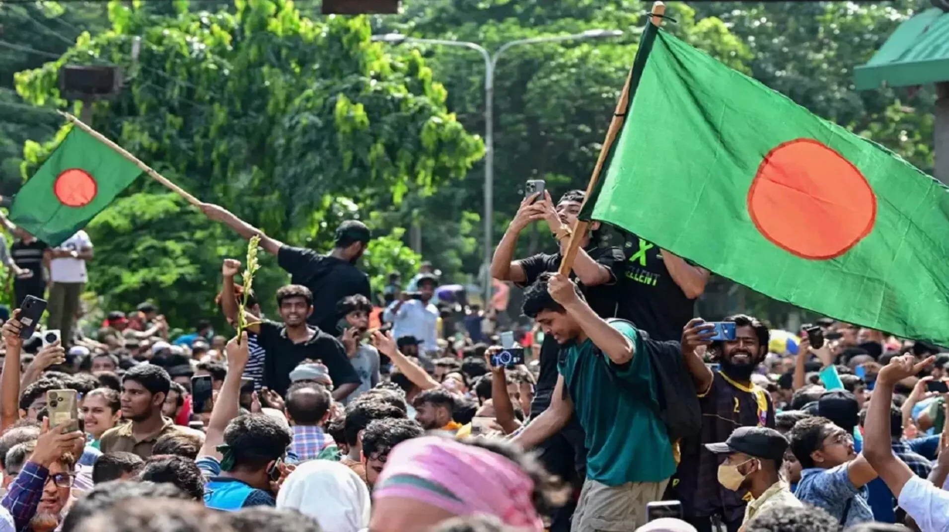 Bangladesh Violence: भारतीय उच्चायोग के 190 कर्मचारियों की वतन वापसी, एयर इंडिया की फ्लाइस से पहुंचे दिल्ली