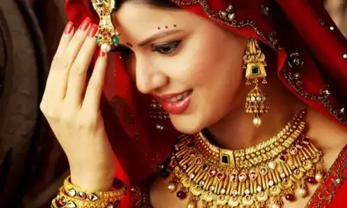 Gold Price Today: हरियाली तीज पर महंगा हुआ सोना-चांदी, जानें कितनी बढ़ी कीमतें Gold Price Today: हरियाली तीज पर महंगा हुआ सोना-चांदी, जानें कितनी बढ़ी कीमतें