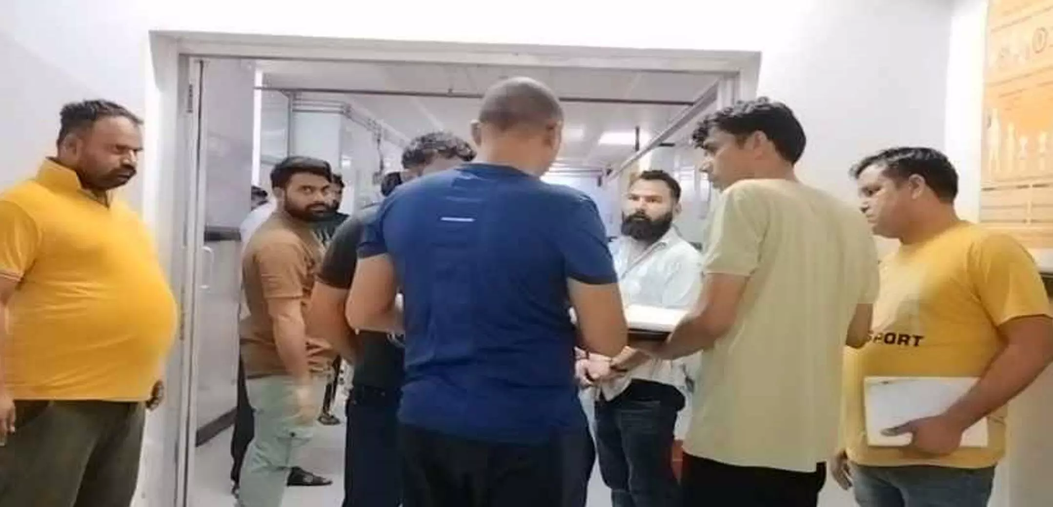 Bhiwani Crime: फोन पर दो पक्षों की कहासुनी में गई एक शख्स की जान, जांच में जुटी पुलिस Bhiwani Crime: फोन पर दो पक्षों की कहासुनी में गई एक शख्स की जान, जांच में जुटी पुलिस