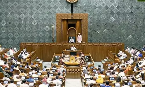 Waqf Board Amendment Bill 2024: भारी हंगामे के बीच वक्फ बोर्ड संशोधन बिल लोकसभा में किया गया पेश, विपक्ष ने जमकर काटा बवाल