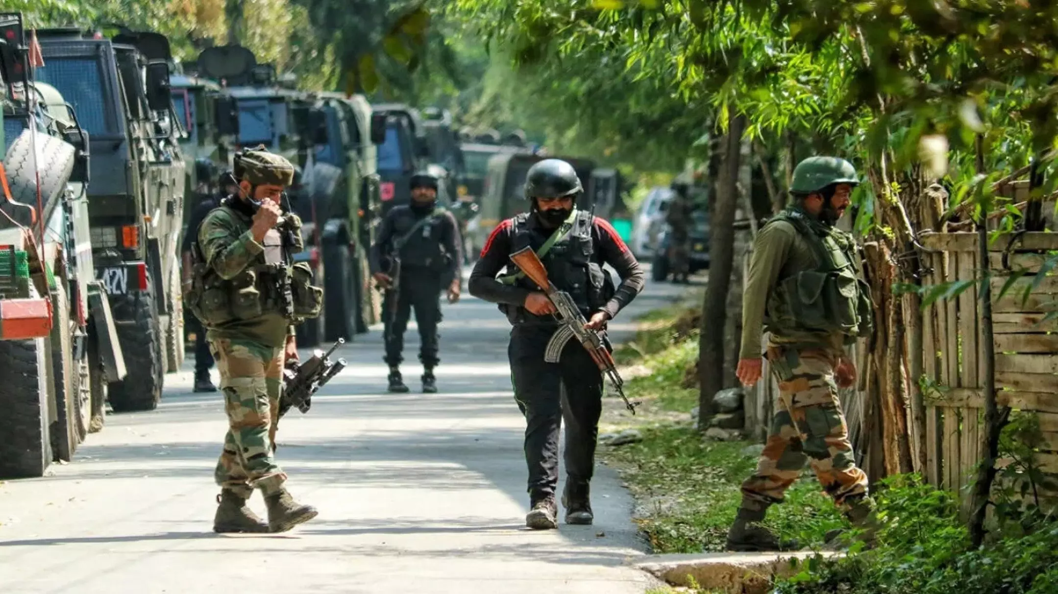 Kishtwar Encounter: जम्मू-कश्मीर के किश्तवाड़ में मुठभेड़, सुरक्षा बलों ने आतंकियों को घेरा, पैरा कमांडो ने संभाला मोर्चा Kishtwar Encounter: जम्मू-कश्मीर के किश्तवाड़ में मुठभेड़, सुरक्षा बलों ने आतंकियों को घेरा, पैरा कमांडो ने संभाला मोर्चा