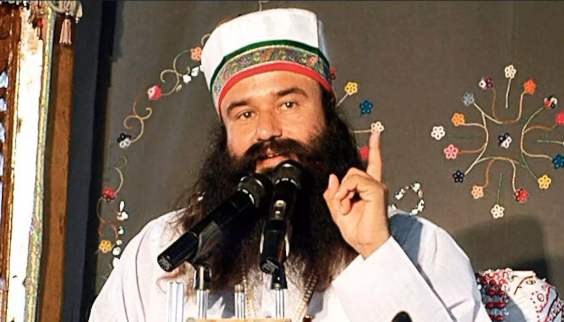 Gurmeet Ram Rahim News: रेप का दोषी गुरमीत राम रहीम फिर आया जेल से बाहर, 21 दिन की पैरोल मिली Gurmeet Ram Rahim News: रेप का दोषी गुरमीत राम रहीम फिर आया जेल से बाहर, 21 दिन की पैरोल मिली