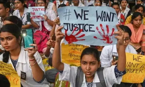 Kolkata Rape Case: केंद्रीय स्वास्थ्य मंत्रालय का घेराव कर सकते हैं स्वास्थ्य कर्मी, IMA ने किया राष्ट्रव्यापी बंद का एलान Kolkata Rape Case: केंद्रीय स्वास्थ्य मंत्रालय का घेराव कर सकते हैं स्वास्थ्य कर्मी, IMA ने किया राष्ट्रव्यापी बंद का एलान