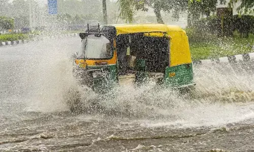 Weather Update: पश्चिमी यूपी-उत्तराखंड समेत इन राज्यों में भारी बारिश का अलर्ट, जानें कैसा रहेगा दिल्ली का मौसम