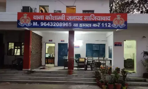 Kaushambi New: धन्ना सेठों की लूट पर बचाव में रहती है पुलिस, रोज होती है दिनदहाड़े लूट पीड़ितों को राहत देने के बजाय लुटेरे के बचाव में खड़ी रहती है थाना पुलिस