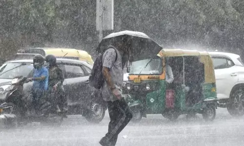Weather Updates: दिल्ली-एनसीआर में अगले तीन दिन होगी झमाझम बारिश, इन क्षेत्रों में जारी किया अलर्ट