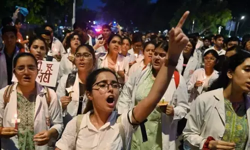 Kolkata Doctor Case: लेडी डॉक्टर के साथ रेप या गैंगरेप? AIIMS के डॉक्टर करेंगे अब बड़ा खुलासा Kolkata Doctor Case: लेडी डॉक्टर के साथ रेप या गैंगरेप? AIIMS के डॉक्टर करेंगे अब बड़ा खुलासा