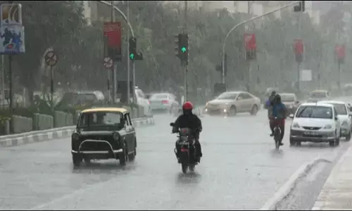 Weather Update: 20 राज्यों में आज भारी बारिश का अलर्ट, तेलंगाना-आंध्र में मचा हाहाकार, कई ट्रेनें रद्द