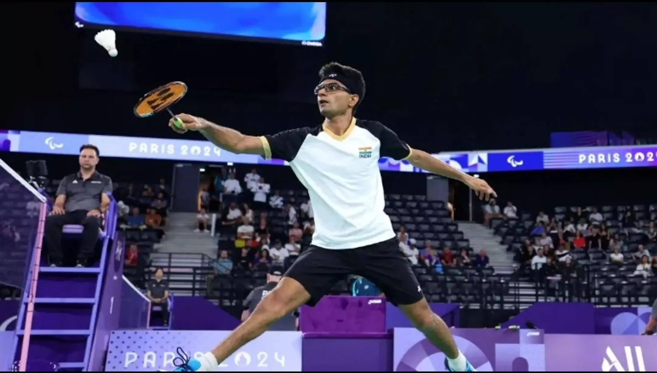 Paralympics 2024: भारत को मिला 12वां मेडल, सुहास यतिराज ने बैडमिंटन में सिल्वर जीता Paralympics 2024: भारत को मिला 12वां मेडल, सुहास यतिराज ने बैडमिंटन में सिल्वर जीता