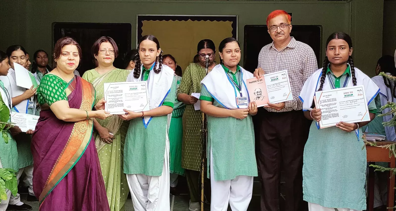 संविधान ज्ञान परीक्षा में चयनित 28 बच्चो को किया गया पुरस्कृत संविधान ज्ञान परीक्षा में चयनित 28 बच्चो को किया गया पुरस्कृत