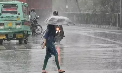 Weather Update: दिल्ली-एनसीआर में बारिश का येलो अलर्ट, MP-गुजरात और तेलंगाना में हाई अलर्ट