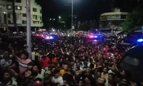 Gujarat: सूरत में गणेश पंडाल पर पत्थरबाजी, नाराज लोगों ने किया प्रदर्शन, पुलिस ने भांजी लाठियां; आरोपी गिरफ्तार