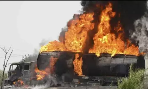 Oil Tanker Explosion: आग का गोला बना ऑयल टैंकर, 48 लोगों की मौत, जानें कहां हुआ ये भीषण हादसा