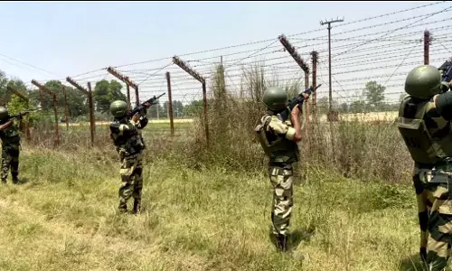 Jammu Kashmir: рд╕реЗрдирд╛ рдиреЗ рдШреБрд╕рдкреИрдард┐рдпреЛрдВ рдХреЛ рдЦрджреЗрдбрд╝рд╛, рднрд╛рд░рдд рдореЗрдВ рдШреБрд╕рдиреЗ рдХреА рдЬреБрдЧрдд рдореЗрдВ рд▓рдЧреЗ рдереЗ рдЪрд╛рд░-рдкрд╛рдВрдЪ рдЖрддрдВрдХреА Jammu Kashmir: рд╕реЗрдирд╛ рдиреЗ рдШреБрд╕рдкреИрдард┐рдпреЛрдВ рдХреЛ рдЦрджреЗрдбрд╝рд╛, рднрд╛рд░рдд рдореЗрдВ рдШреБрд╕рдиреЗ рдХреА рдЬреБрдЧрдд рдореЗрдВ рд▓рдЧреЗ рдереЗ рдЪрд╛рд░-рдкрд╛рдВрдЪ рдЖрддрдВрдХреА