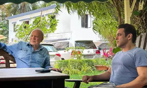 Salman Khan Father Gets threat: खतरे में सलमान खान का परिवार, पिता सलीम खान को गैंगस्टर लॉरेंस बिश्ननोई के नाम से फिर मिली धमकी Salman Khan Father Gets threat: खतरे में सलमान खान का परिवार, पिता सलीम खान को गैंगस्टर लॉरेंस बिश्ननोई के नाम से फिर मिली धमकी