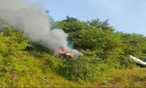 Helicopter Crash: पुणे के बावधन में हेलीकॉप्टर क्रैश, 2 पायलट समेत तीन लोगों की मौत