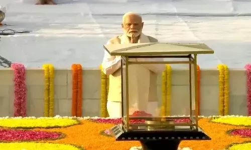 Gandhi Jayanti: राष्ट्रपिता महात्मा गांधी को श्रद्धांजलि देने राजघाट पहुंचे PM मोदी, पूर्व पीएम शास्त्री को भी किया नमन