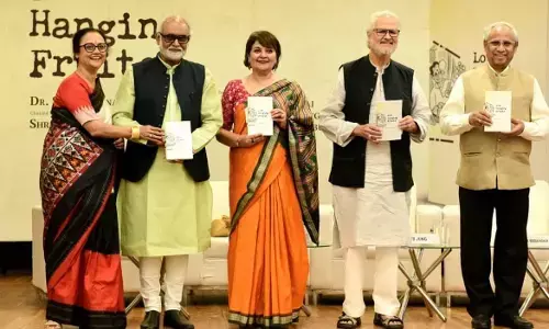 इंडिया इंटरनेशनल सेंटर में डॉक्टर सच्चिदानंद जोशी की कहानियों का संग्रह ‘लो हैंगिंग फ्रूट्स’ का विमोचन