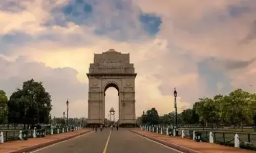 Weather Update: दिल्ली-NCR समेत पूरे उत्तर भारत में अचानक लुढ़का पारा, हल्की ठंड का अहसास, जानें कैसा रहेगा मौसम
