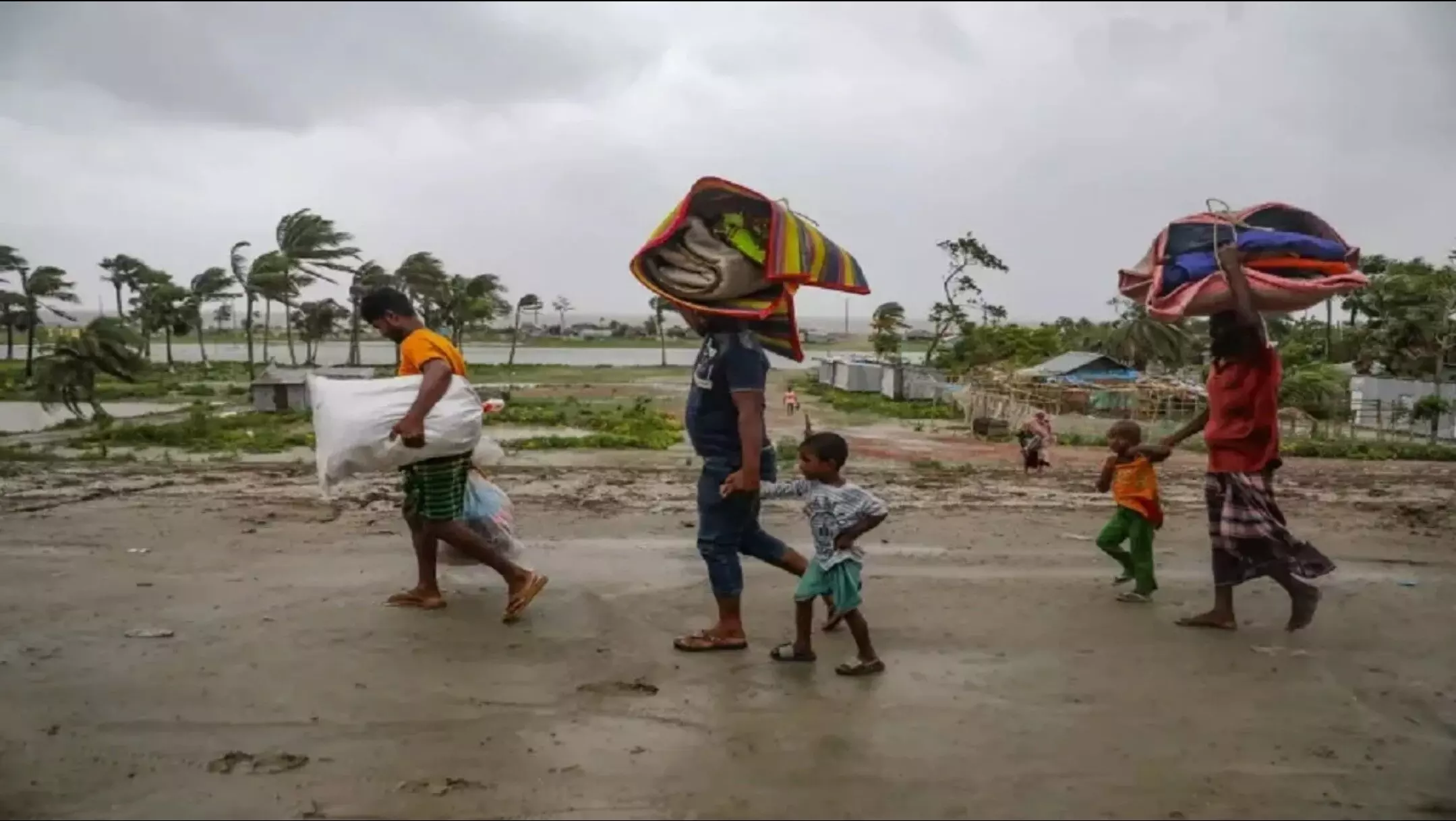 Weather Update: बंगाल की खाड़ी में फिर उठा चक्रवात, कई राज्यों में अलर्ट, IMD ने दी भारी बारिश की चेतावनी Weather Update: बंगाल की खाड़ी में फिर उठा चक्रवात, कई राज्यों में अलर्ट, IMD ने दी भारी बारिश की चेतावनी