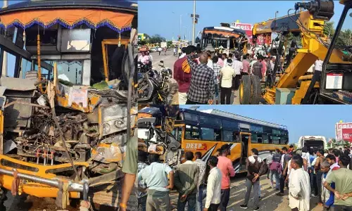 Chhattisgarh News: छत्तीसगढ़ में बड़ा हादसा, जवानों से भरी बस दुर्घटनाग्रस्त, 16 जवान घायल