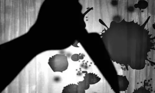 Delhi Crime News Hindi: Delhi के तिलक नगर इलाके में 30 वर्षीय महिला को पड़ोसी ने घोंपा चाकू