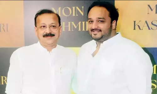 Maharashtra Assembly Election: बाबा सिद्दीकी के बेटे जीशान सिद्दीकी ने छोड़ा कांग्रेस का हाथ, NCP में शामिल होते ही अजित पवार ने दिया टिकट