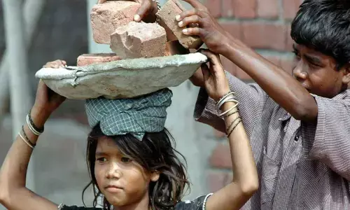 Child labour and exploitation: बाल मजदूरी पर रोक कैसे लगेगी? जानें बहुआयामी समाधान और चुनौतियां Child labour and exploitation: बाल मजदूरी पर रोक कैसे लगेगी? जानें बहुआयामी समाधान और चुनौतियां