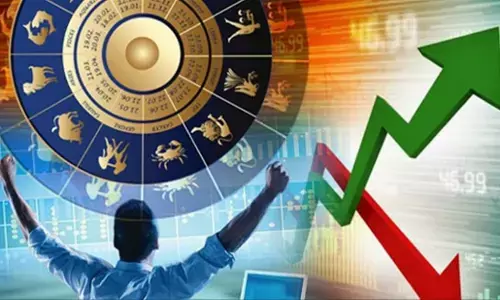 Stock Market: शेयर मार्केट पर शनि की कुदृष्टि, निवेशकों के लिए सुनहरा मौका Stock Market: शेयर मार्केट पर शनि की कुदृष्टि, निवेशकों के लिए सुनहरा मौका