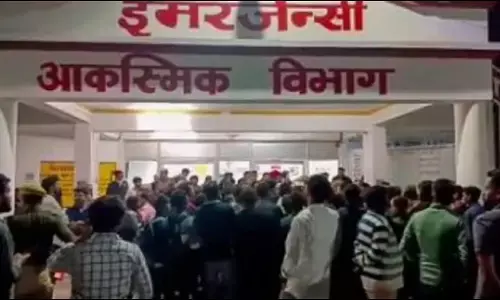 Jhansi Medical College Fire: अपने बच्चे की जान गंवाने वाली मां का छलका दर्द, कहा-मासूम का नहीं देखा चेहरा