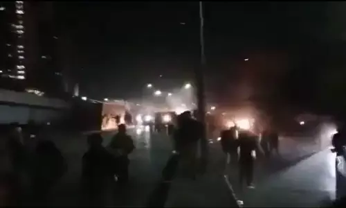 Pakistan: इमरान खान समर्थकों पर पाक रेंजर्स ने की गोलाबारी, 12 की मौत, कई घायल Pakistan: इमरान खान समर्थकों पर पाक रेंजर्स ने की गोलाबारी, 12 की मौत, कई घायल