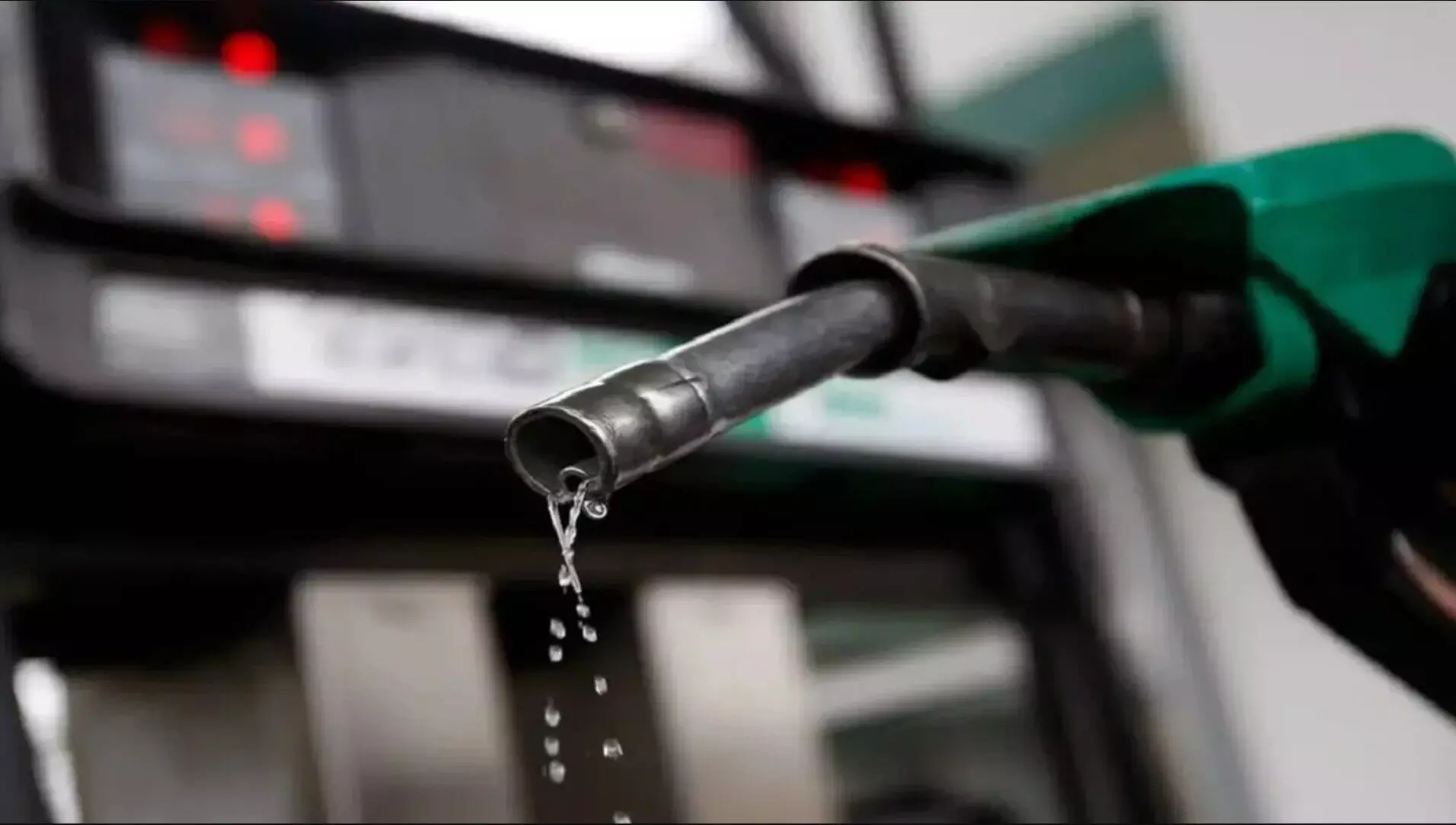 Petrol-Diesel Price: देश में बदले पेट्रोल-डीजल के भाव, तेल भरवाने से पहले जरूर चेक करें रेट Petrol-Diesel Price: देश में बदले पेट्रोल-डीजल के भाव, तेल भरवाने से पहले जरूर चेक करें रेट