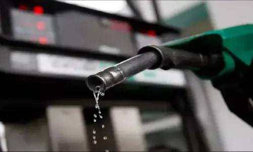 Petrol-Diesel Price: देश में बदले पेट्रोल-डीजल के भाव, तेल भरवाने से पहले जरूर चेक करें रेट