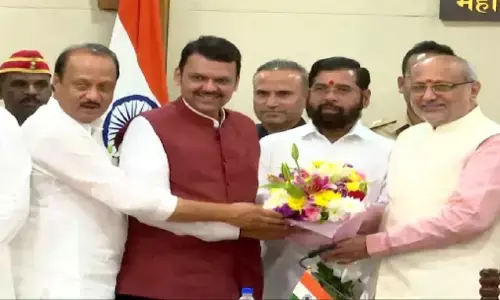 Devendra Fadnavis New CM Of Maharashtra: Devendra Fadnavis ने सरकार बनाने का दावा किया पेश, एक ही कार में महायुति के नेता सवार