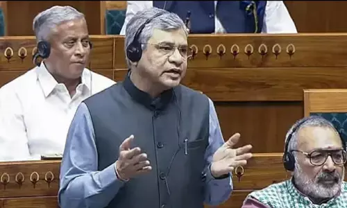 Indian Railway News: ट्रेनों में बढ़ाए जाएंगे जनरल कोच? रेल मंत्री अश्विनी वैष्णव ने संसद में दी सरकार के प्लान की जानकारी