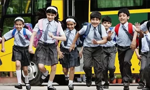 School Holiday: स्कूल-कॉलेजों में की गई 8 दिनों की छुट्टी, जानें कब से कब तक बंद रहेंगे विद्यालय
