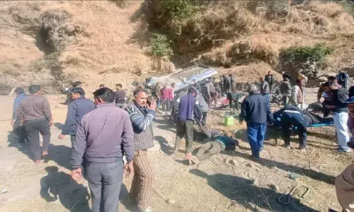 Himachal Road Accident: हिमाचल प्रदेश के कुल्ली में दर्दनाक हादसा, 200 फीट गहरी खाई में गिरी यात्रियों से भरी बस, ड्राइवर की मौके पर मौत Himachal Road Accident: हिमाचल प्रदेश के कुल्ली में दर्दनाक हादसा, 200 फीट गहरी खाई में गिरी यात्रियों से भरी बस, ड्राइवर की मौके पर मौत