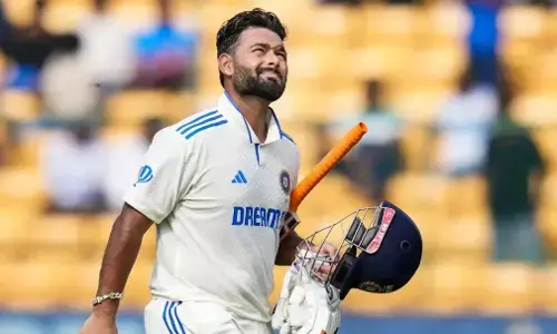 Rishabh Pant: गाबा टेस्ट से पहले चोटिल हुए ऋषभ पंत, तुरंत रोकी प्रैक्टिस, फिर... Rishabh Pant: गाबा टेस्ट से पहले चोटिल हुए ऋषभ पंत, तुरंत रोकी प्रैक्टिस, फिर...