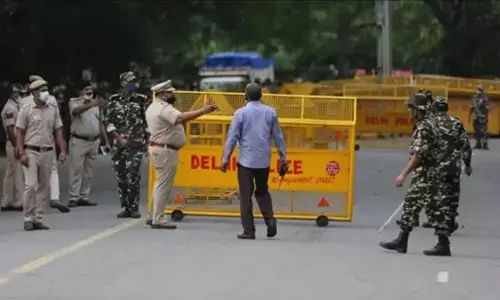 Bomb Threats: RBI और दिल्ली के 6 स्कूलों को बम से उड़ाने की धमकी से मचा हड़कंप, सुरक्षा एजेंसियां सतर्क Bomb Threats: RBI और दिल्ली के 6 स्कूलों को बम से उड़ाने की धमकी से मचा हड़कंप, सुरक्षा एजेंसियां सतर्क