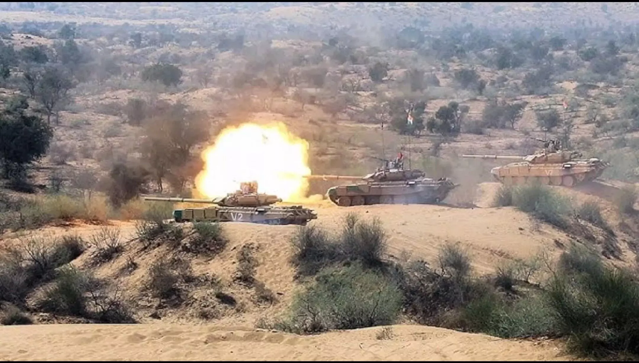 Rajasthan: बीकानेर की महाजन फायरिंग रेंज में बम ब्लास्ट, दो सैनिक शहीद, एक घायल Rajasthan: बीकानेर की महाजन फायरिंग रेंज में बम ब्लास्ट, दो सैनिक शहीद, एक घायल