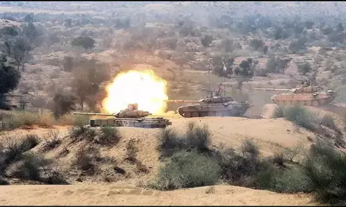 Rajasthan: बीकानेर की महाजन फायरिंग रेंज में बम ब्लास्ट, दो सैनिक शहीद, एक घायल Rajasthan: बीकानेर की महाजन फायरिंग रेंज में बम ब्लास्ट, दो सैनिक शहीद, एक घायल