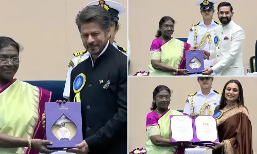 National Film Awards : शाहरुख-रानी मुखर्जी को मिला नेशनल अवॉर्ड, मोहनलाल को दादा साहब फाल्के, यहां पढ़ें- पूरी लिस्ट National Film Awards : शाहरुख-रानी मुखर्जी को मिला नेशनल अवॉर्ड, मोहनलाल को दादा साहब फाल्के, यहां पढ़ें- पूरी लिस्ट