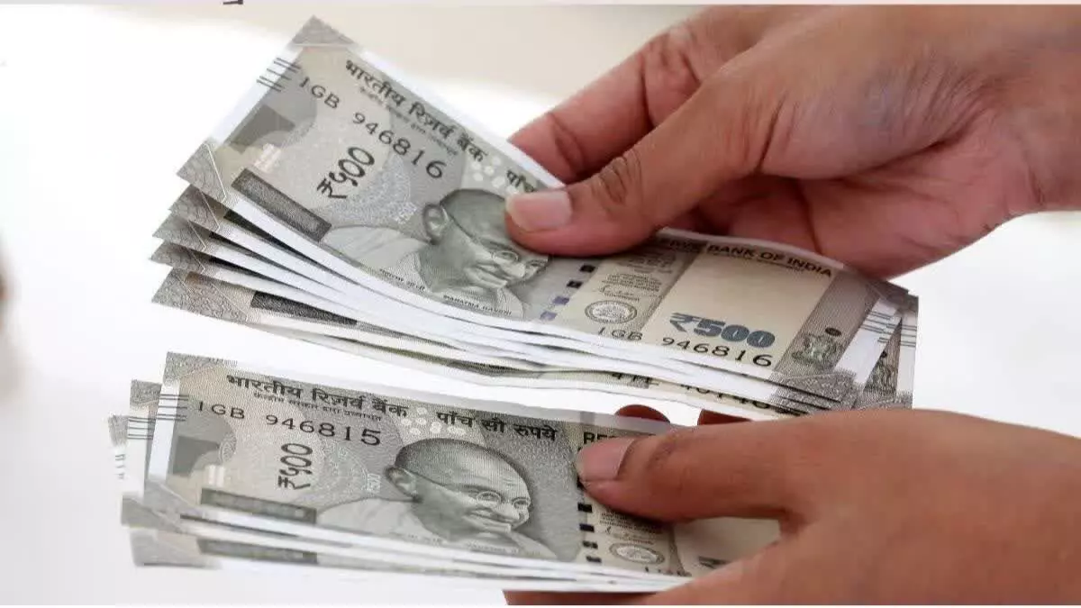 शिक्षकों को मिल गया वेतन, अनुदेशक-शिक्षामित्र रह गए खाली हाथ